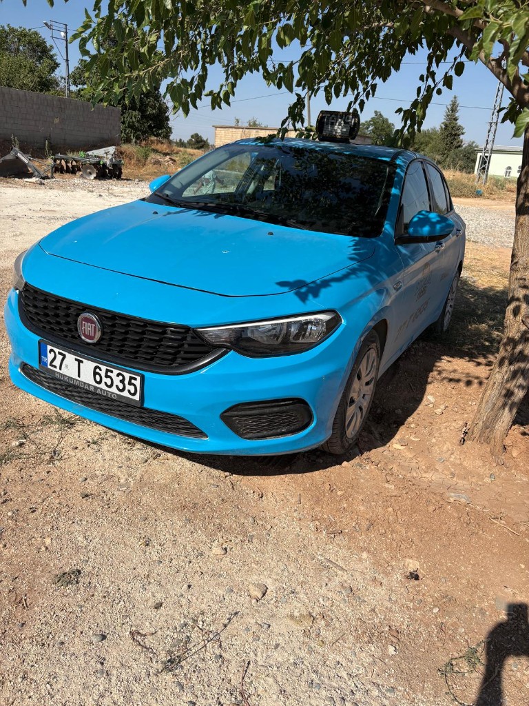 Nizip Taksi 7/24 mavi Fiat Egea, plaka 27 T 6535